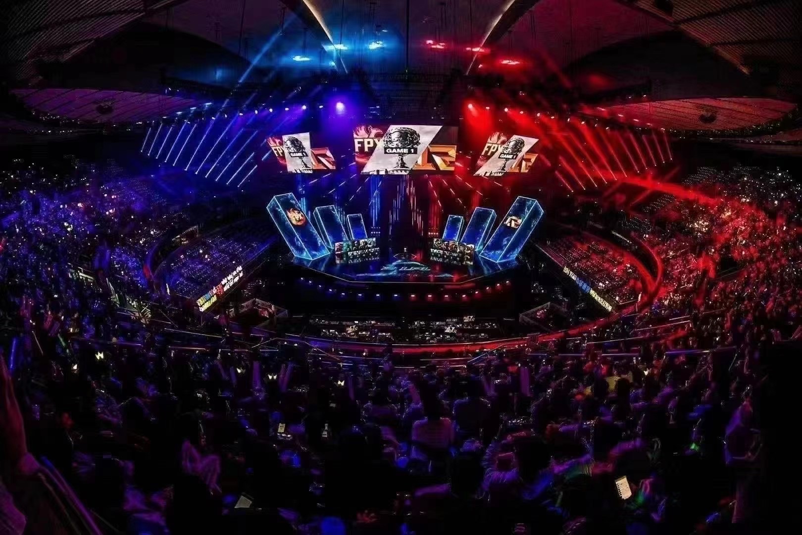 英雄联盟S15 Cosplay大赛：K/DA阿卡丽Cosplay冠军极致还原符文之地英雄角色